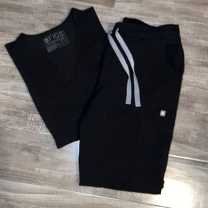 Set of xs black figs.